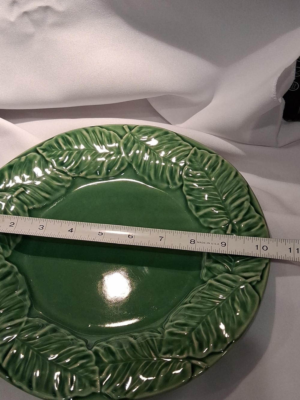 Bordallo Pinheiro Green Ceramic Leaf Border Dinner Plates - Set of 3 - Picture 6 of 6